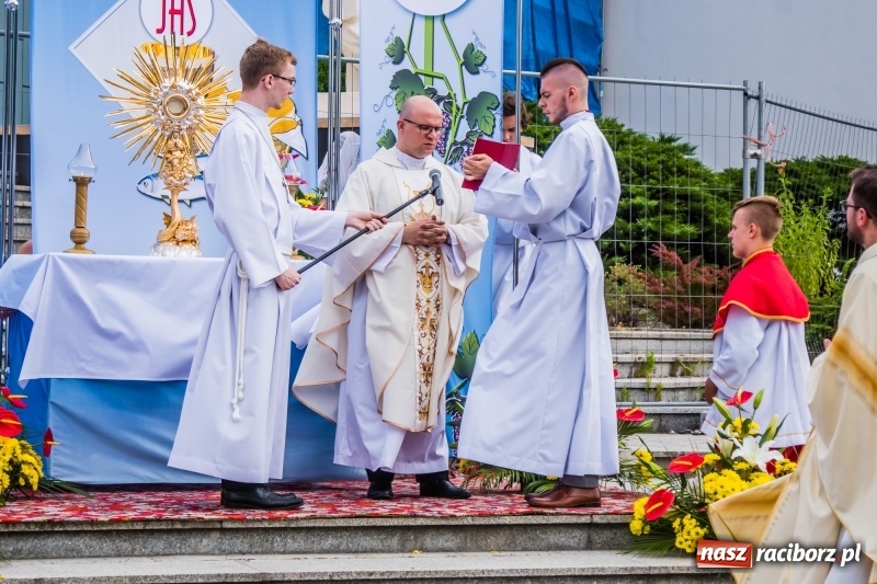 Zdjęcie w galerii na portalu naszraciborz.pl: Procesja Bożego Ciała na starym mieście [FOTO i WIDEO] wiadomości z regionu