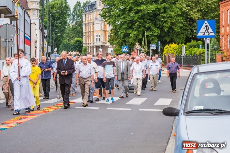 Zdjęcie w galerii na portalu naszraciborz.pl: Procesja Bożego Ciała na starym mieście [FOTO i WIDEO] wiadomości z regionu