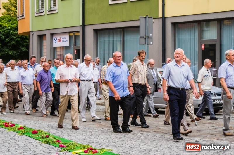 Zdjęcie w galerii na portalu naszraciborz.pl: Procesja Bożego Ciała na starym mieście [FOTO i WIDEO] wiadomości z regionu