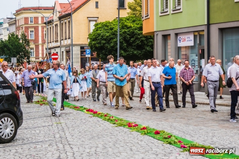 Zdjęcie w galerii na portalu naszraciborz.pl: Procesja Bożego Ciała na starym mieście [FOTO i WIDEO] wiadomości z regionu