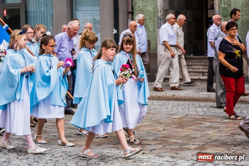 Zdjęcie w galerii na portalu naszraciborz.pl: Procesja Bożego Ciała na starym mieście [FOTO i WIDEO] wiadomości z regionu