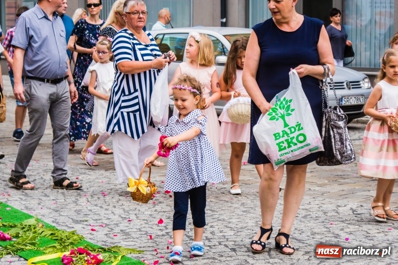 Zdjęcie w galerii na portalu naszraciborz.pl: Procesja Bożego Ciała na starym mieście [FOTO i WIDEO] wiadomości z regionu