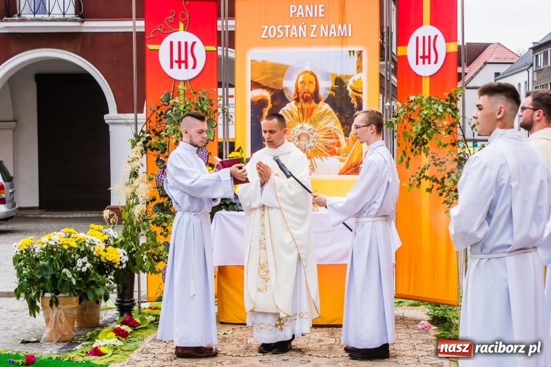 Zdjęcie w galerii na portalu naszraciborz.pl: Procesja Bożego Ciała na starym mieście [FOTO i WIDEO] wiadomości z regionu