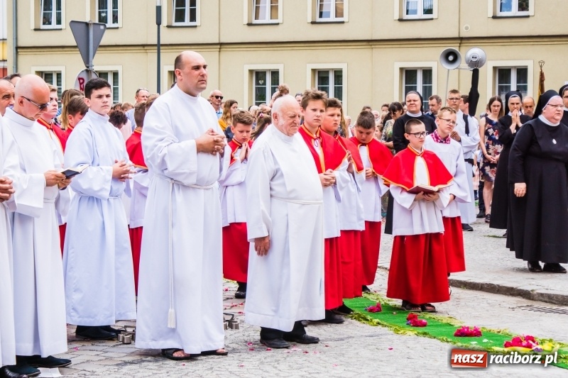 Zdjęcie w galerii na portalu naszraciborz.pl: Procesja Bożego Ciała na starym mieście [FOTO i WIDEO] wiadomości z regionu