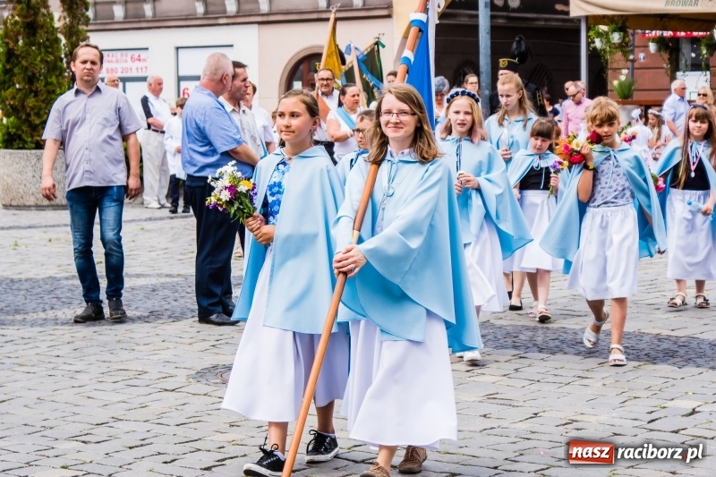 Zdjęcie w galerii na portalu naszraciborz.pl: Procesja Bożego Ciała na starym mieście [FOTO i WIDEO] wiadomości z regionu