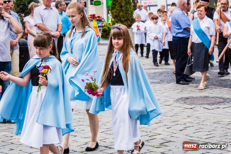Zdjęcie w galerii na portalu naszraciborz.pl: Procesja Bożego Ciała na starym mieście [FOTO i WIDEO] wiadomości z regionu