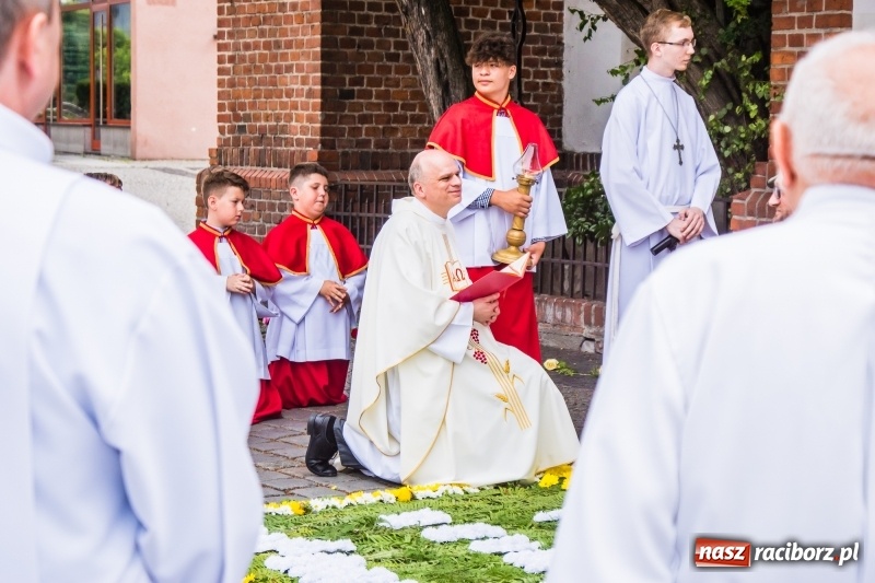 Zdjęcie w galerii na portalu naszraciborz.pl: Procesja Bożego Ciała na starym mieście [FOTO i WIDEO] wiadomości z regionu