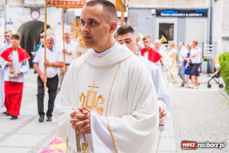 Zdjęcie w galerii na portalu naszraciborz.pl: Procesja Bożego Ciała na starym mieście [FOTO i WIDEO] wiadomości z regionu