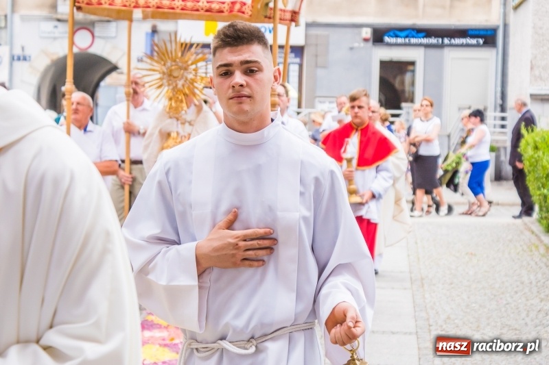 Zdjęcie w galerii na portalu naszraciborz.pl: Procesja Bożego Ciała na starym mieście [FOTO i WIDEO] wiadomości z regionu