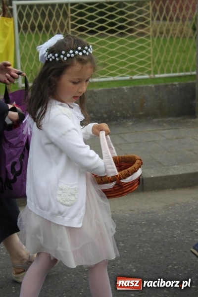 Zdjęcie w galerii na portalu naszraciborz.pl: Wojnowice. Pierwsze dywany pojawiły się tuż po czwartej rano  wiadomości z regionu