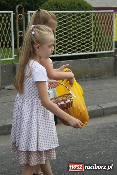 Zdjęcie w galerii na portalu naszraciborz.pl: Wojnowice. Pierwsze dywany pojawiły się tuż po czwartej rano  wiadomości z regionu