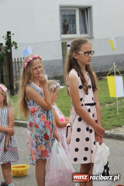 Zdjęcie w galerii na portalu naszraciborz.pl: Wojnowice. Pierwsze dywany pojawiły się tuż po czwartej rano  wiadomości z regionu