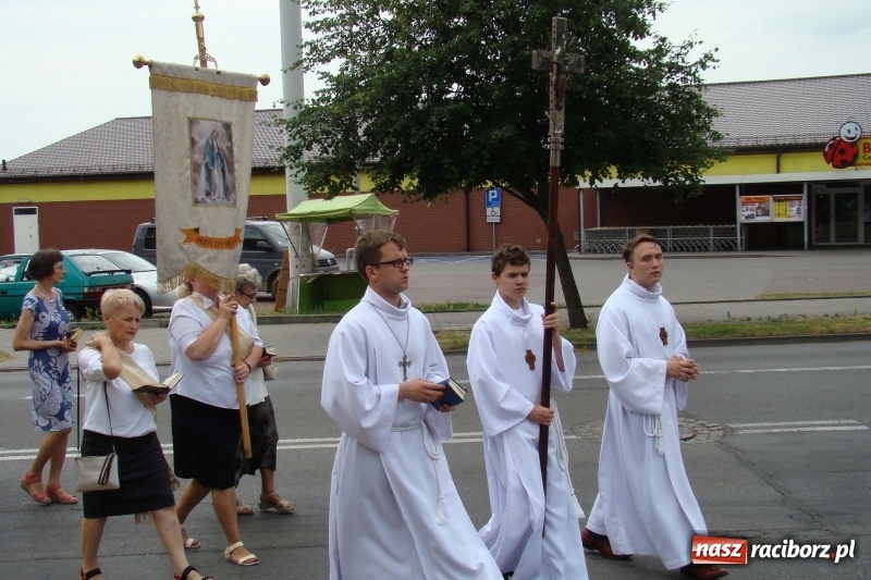 Zdjęcie w galerii na portalu naszraciborz.pl: Procesja na Nowych Zagrodach. Największa w Raciborzu [FOTO i WIDEO] wiadomości z regionu