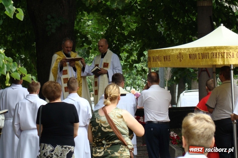 Zdjęcie w galerii na portalu naszraciborz.pl: Procesja na Nowych Zagrodach. Największa w Raciborzu [FOTO i WIDEO] wiadomości z regionu