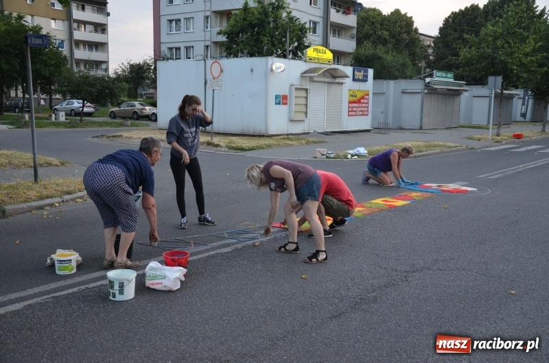 Zdjęcie w galerii na portalu naszraciborz.pl: Procesja na Nowych Zagrodach. Największa w Raciborzu [FOTO i WIDEO] wiadomości z regionu