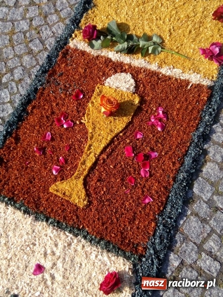 Zdjęcie w galerii na portalu naszraciborz.pl: Procesja na Nowych Zagrodach. Największa w Raciborzu [FOTO i WIDEO] wiadomości z regionu