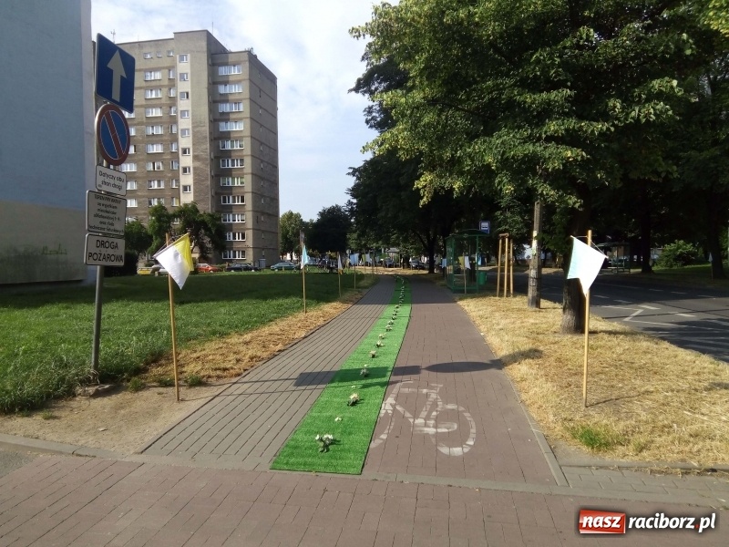 Zdjęcie w galerii na portalu naszraciborz.pl: Procesja na Nowych Zagrodach. Największa w Raciborzu [FOTO i WIDEO] wiadomości z regionu