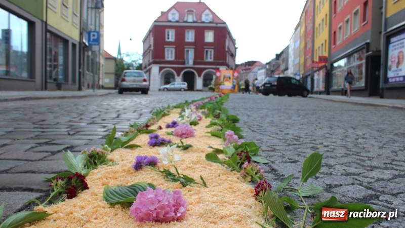 Zdjęcie w galerii na portalu naszraciborz.pl: Cisi bohaterowie z parafii miejskiej  wiadomości z regionu