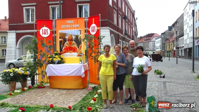 Zdjęcie w galerii na portalu naszraciborz.pl: Cisi bohaterowie z parafii miejskiej  wiadomości z regionu