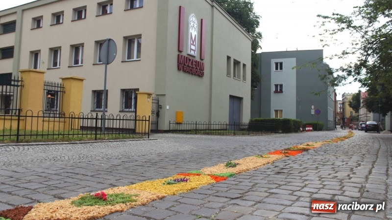 Zdjęcie w galerii na portalu naszraciborz.pl: Cisi bohaterowie z parafii miejskiej  wiadomości z regionu