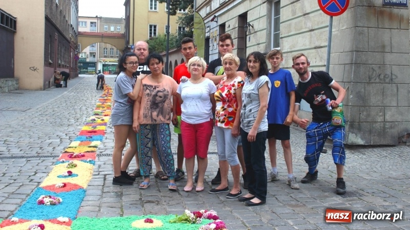 Zdjęcie w galerii na portalu naszraciborz.pl: Cisi bohaterowie z parafii miejskiej  wiadomości z regionu