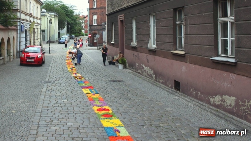 Zdjęcie w galerii na portalu naszraciborz.pl: Cisi bohaterowie z parafii miejskiej  wiadomości z regionu