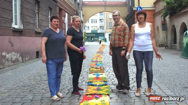 Zdjęcie w galerii na portalu naszraciborz.pl: Cisi bohaterowie z parafii miejskiej  wiadomości z regionu