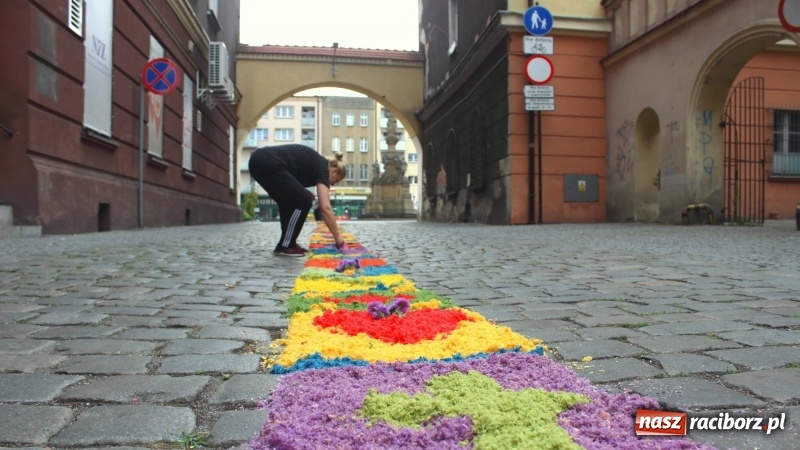 Zdjęcie w galerii na portalu naszraciborz.pl: Cisi bohaterowie z parafii miejskiej  wiadomości z regionu