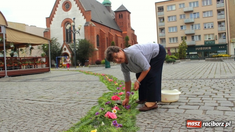Zdjęcie w galerii na portalu naszraciborz.pl: Cisi bohaterowie z parafii miejskiej  wiadomości z regionu