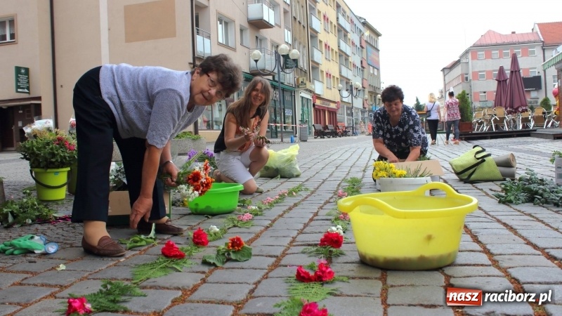 Zdjęcie w galerii na portalu naszraciborz.pl: Cisi bohaterowie z parafii miejskiej  wiadomości z regionu