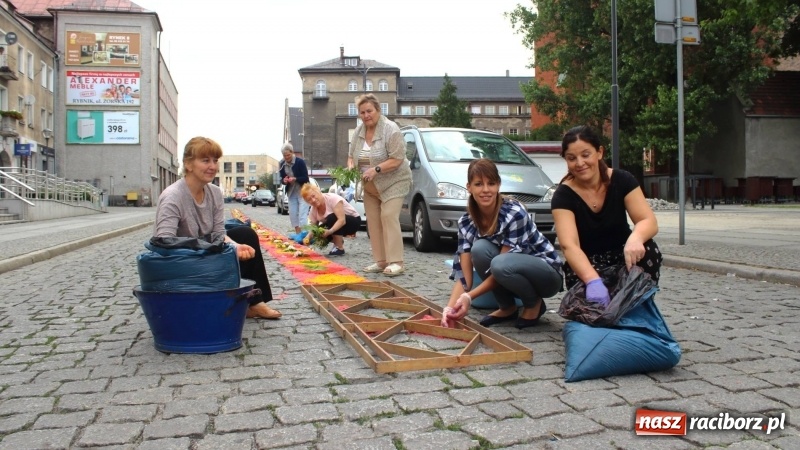 Zdjęcie w galerii na portalu naszraciborz.pl: Cisi bohaterowie z parafii miejskiej  wiadomości z regionu