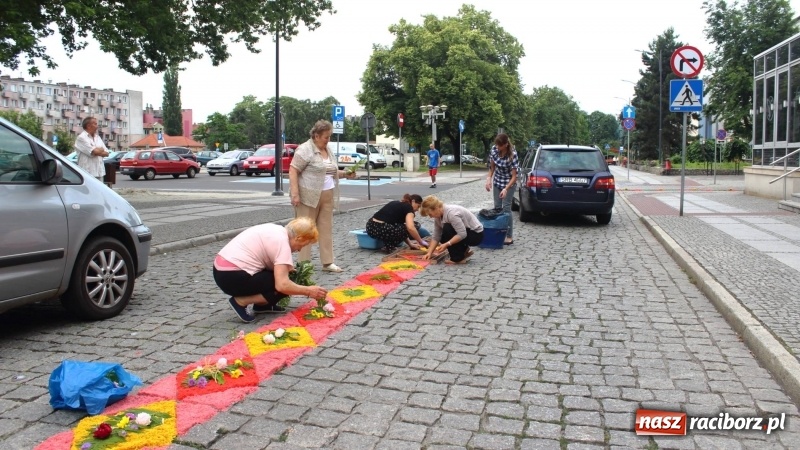 Zdjęcie w galerii na portalu naszraciborz.pl: Cisi bohaterowie z parafii miejskiej  wiadomości z regionu
