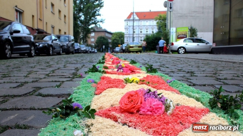 Zdjęcie w galerii na portalu naszraciborz.pl: Cisi bohaterowie z parafii miejskiej  wiadomości z regionu