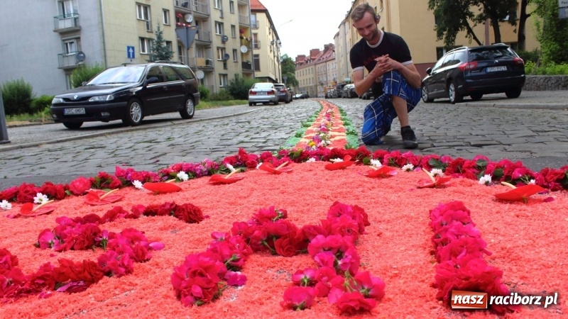 Zdjęcie w galerii na portalu naszraciborz.pl: Cisi bohaterowie z parafii miejskiej  wiadomości z regionu