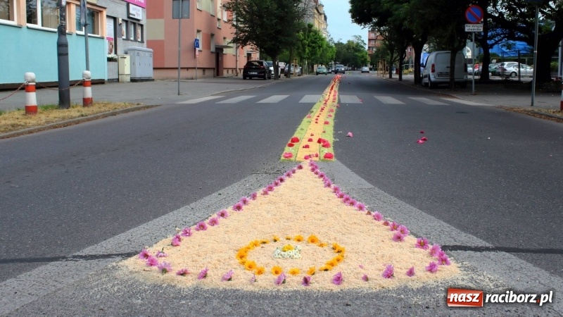 Zdjęcie w galerii na portalu naszraciborz.pl: Cisi bohaterowie z parafii miejskiej  wiadomości z regionu