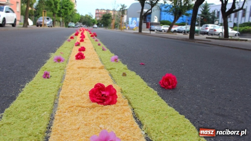 Zdjęcie w galerii na portalu naszraciborz.pl: Cisi bohaterowie z parafii miejskiej  wiadomości z regionu
