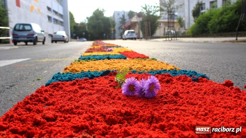 Zdjęcie w galerii na portalu naszraciborz.pl: Cisi bohaterowie z parafii miejskiej  wiadomości z regionu