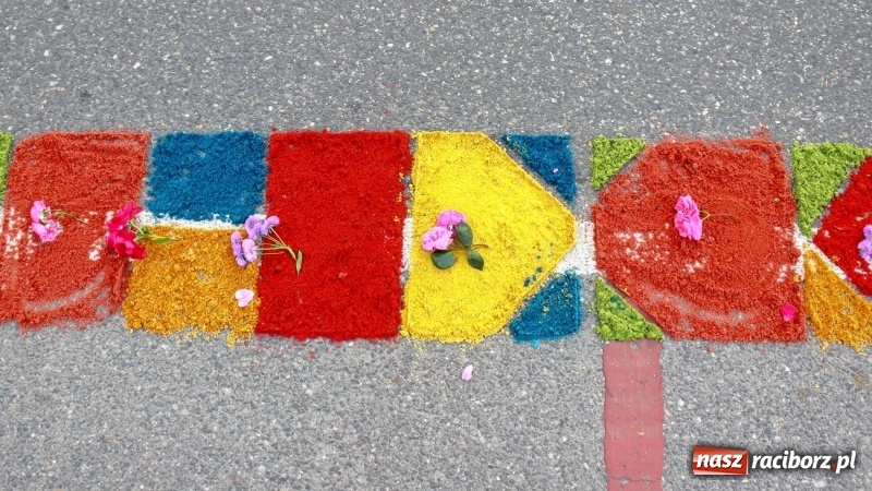 Zdjęcie w galerii na portalu naszraciborz.pl: Cisi bohaterowie z parafii miejskiej  wiadomości z regionu