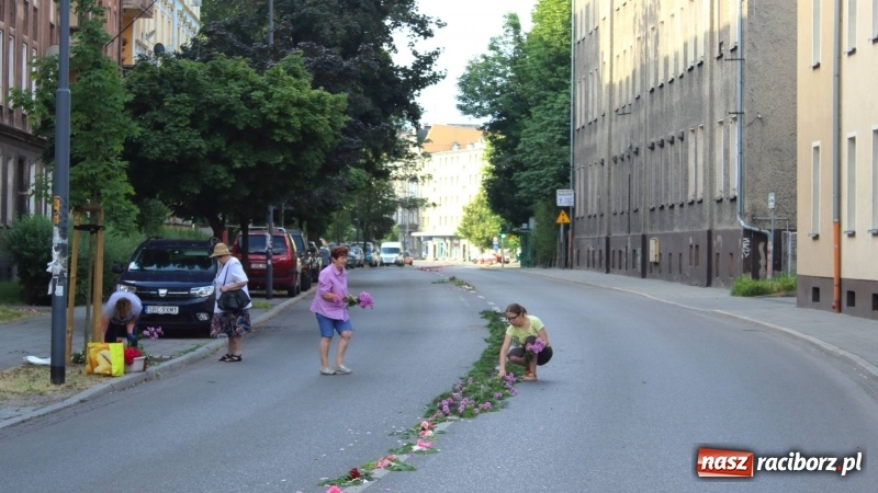 Zdjęcie w galerii na portalu naszraciborz.pl: Cisi bohaterowie z parafii miejskiej  wiadomości z regionu