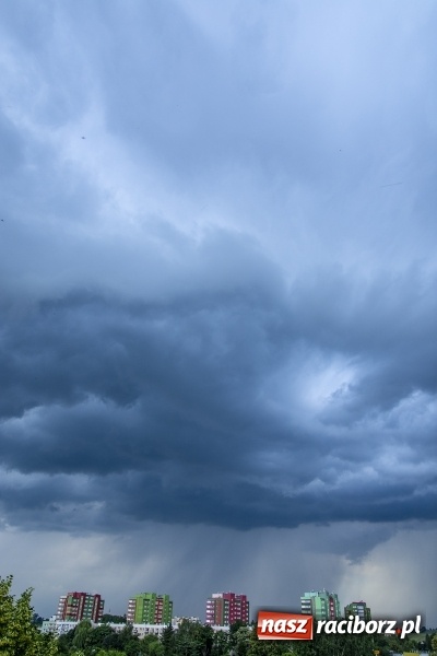 Zdjęcie w galerii na portalu naszraciborz.pl: Niecodzienne widoki. Burza nad Raciborzem  wiadomości z regionu