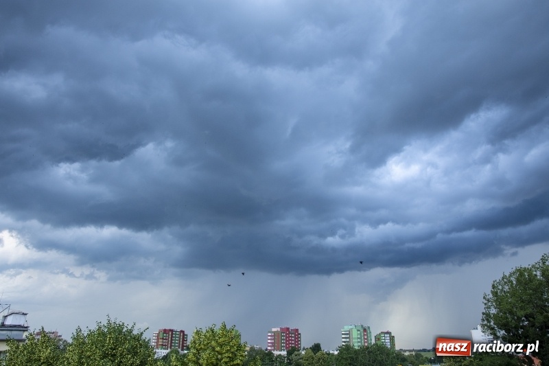 Zdjęcie w galerii na portalu naszraciborz.pl: Niecodzienne widoki. Burza nad Raciborzem  wiadomości z regionu