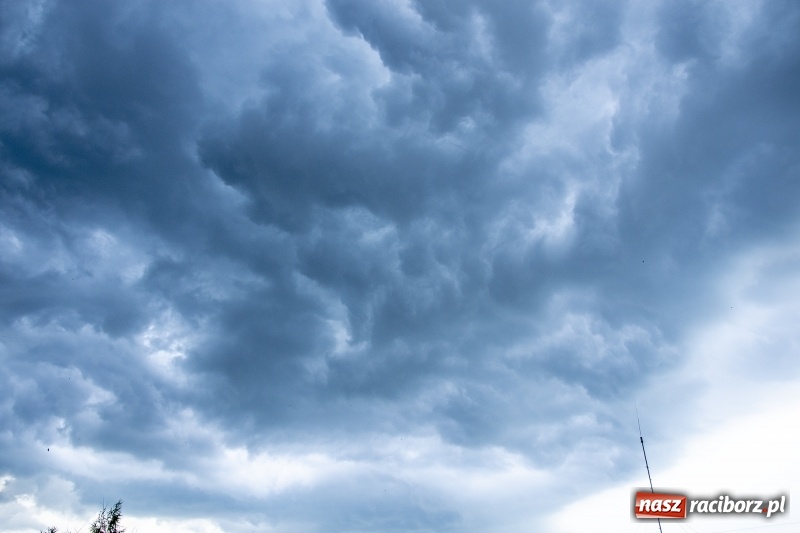 Zdjęcie w galerii na portalu naszraciborz.pl: Niecodzienne widoki. Burza nad Raciborzem  wiadomości z regionu