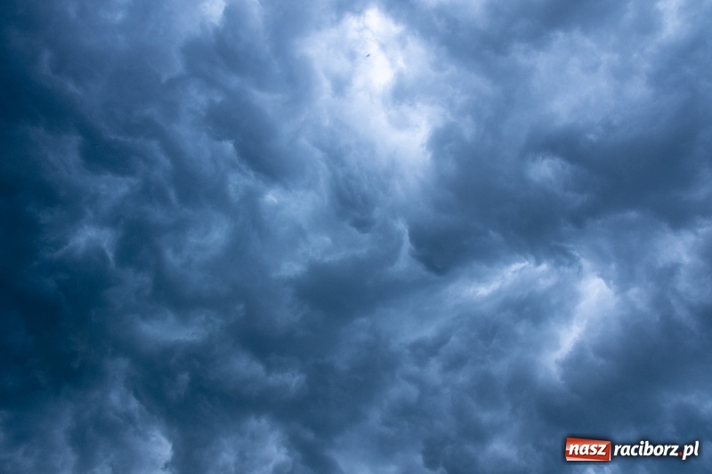 Zdjęcie w galerii na portalu naszraciborz.pl: Niecodzienne widoki. Burza nad Raciborzem  wiadomości z regionu