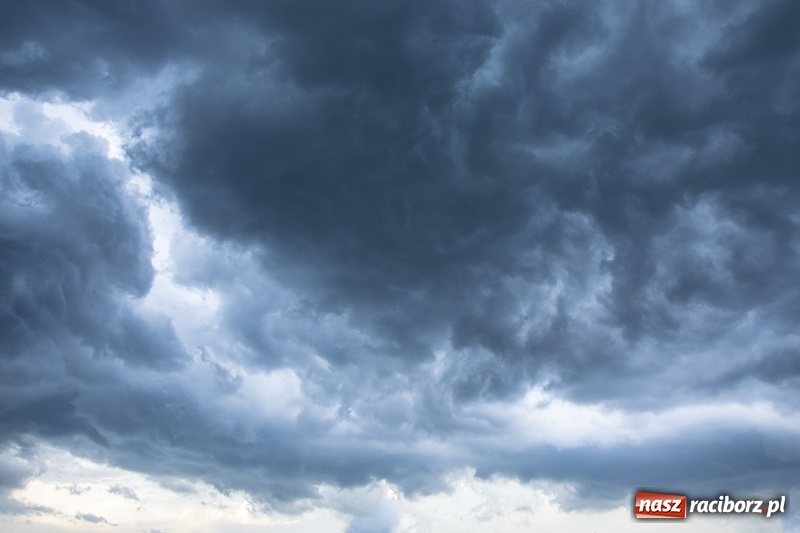 Zdjęcie w galerii na portalu naszraciborz.pl: Niecodzienne widoki. Burza nad Raciborzem  wiadomości z regionu