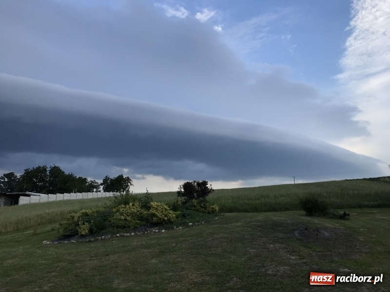 Zdjęcie w galerii na portalu naszraciborz.pl: Niecodzienne widoki. Burza nad Raciborzem  wiadomości z regionu