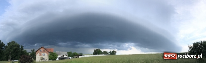 Zdjęcie w galerii na portalu naszraciborz.pl: Niecodzienne widoki. Burza nad Raciborzem  wiadomości z regionu