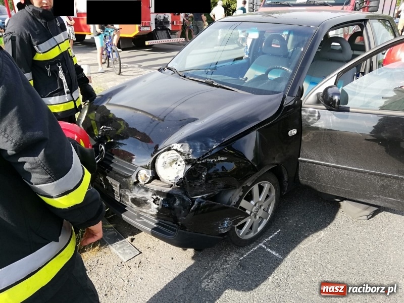 Zdjęcie w galerii na portalu naszraciborz.pl: Zderzenie skody i volkswagena zablokowało DW 916  wiadomości z regionu