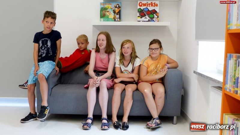 Zdjęcie w galerii na portalu naszraciborz.pl: Książka na metry. Mistrzyni odmierzyła 61 cm  wiadomości z regionu