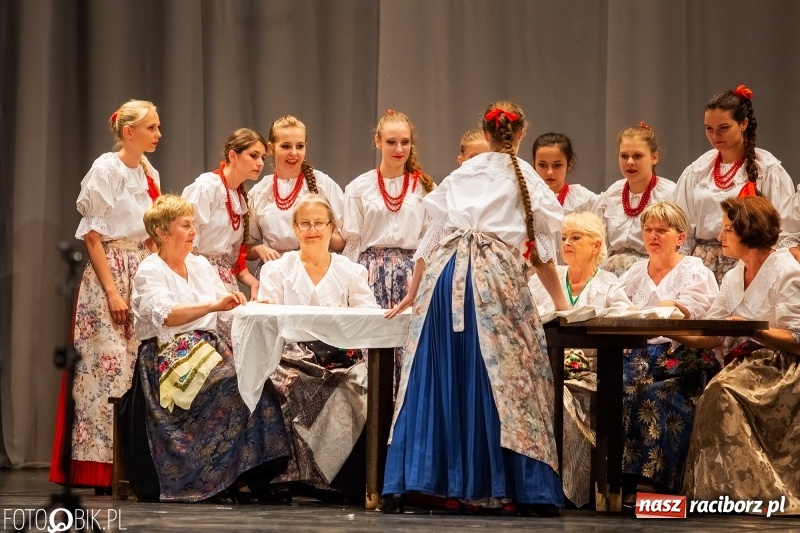 Zdjęcie w galerii na portalu naszraciborz.pl: Jubileuszowy koncert z okazji 65-lecia ZPiT Strzecha wiadomości z regionu