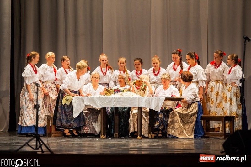 Zdjęcie w galerii na portalu naszraciborz.pl: Jubileuszowy koncert z okazji 65-lecia ZPiT Strzecha wiadomości z regionu